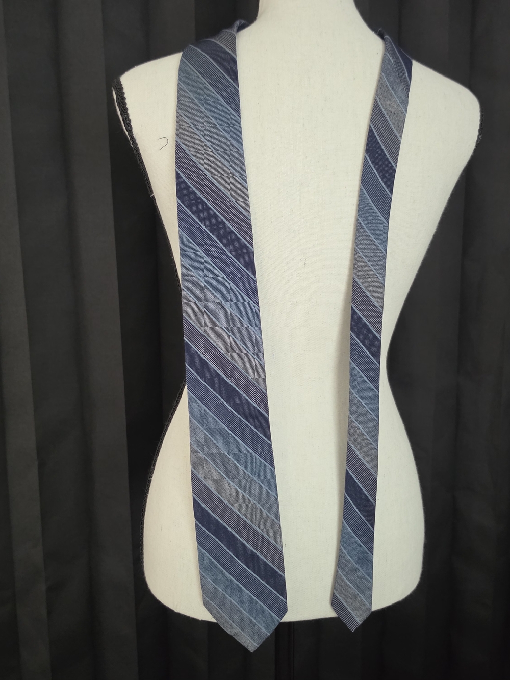 ​Vintage DAMON Blue Striped Necktie Wool Blend Mens Tie Classic